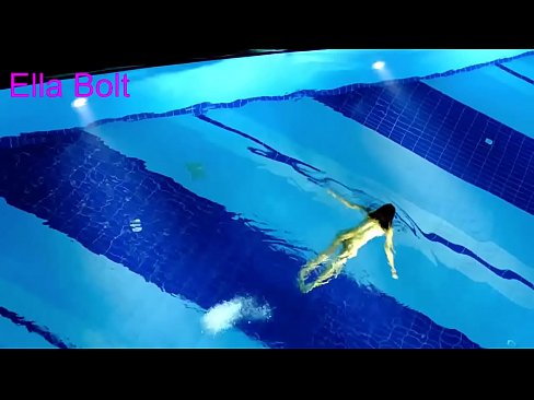 ❤️ Ich kann nicht aufhören zuzusehen, junge Blondine beim Nacktschwimmen im Pool des ELLA BOLT Resorts erwischt ️ Anal video bei uns de.porncomixone.ru ❌