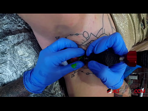 ❤️ Extrem tätowierte Hottie Sully Savage hat ein Tattoo auf ihrer Klitoris ️ Anal video bei uns de.porncomixone.ru ❌